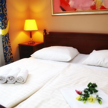 Rin-Go Motel Gzowo Buitenkant foto